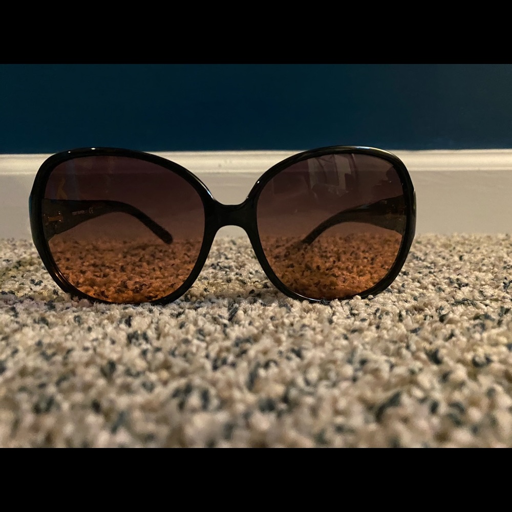Black Tory Burch women’s sunglasses